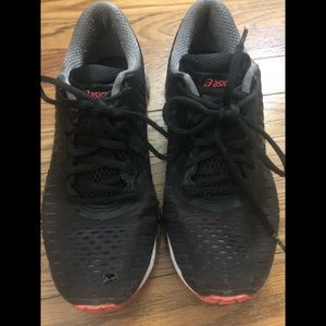Women’s ASICS running sneaker sz 7